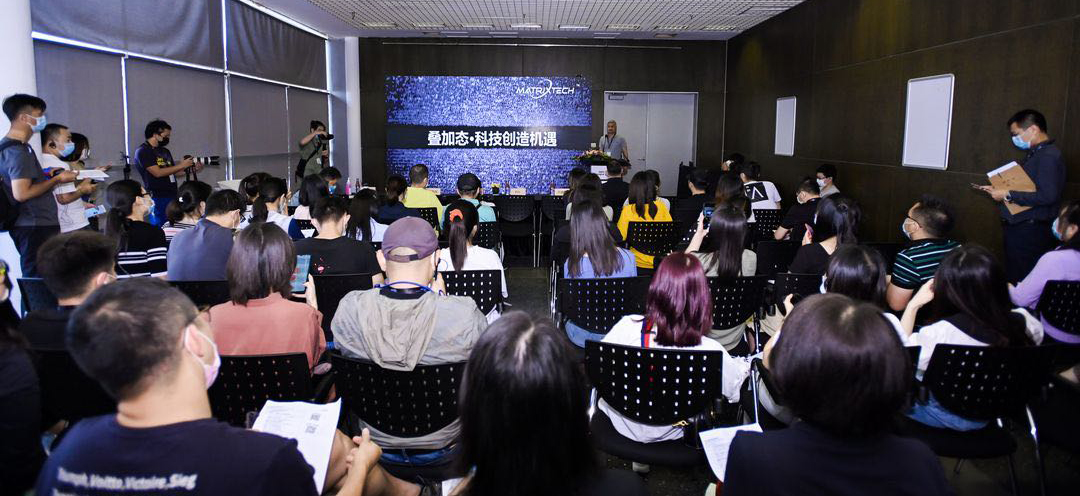 ISPOShanghai2020落幕 疊加態材料成為本屆展會的熱點 展會新聞 第4張-聯拓創意 會議室里的人們 描述已自動生成